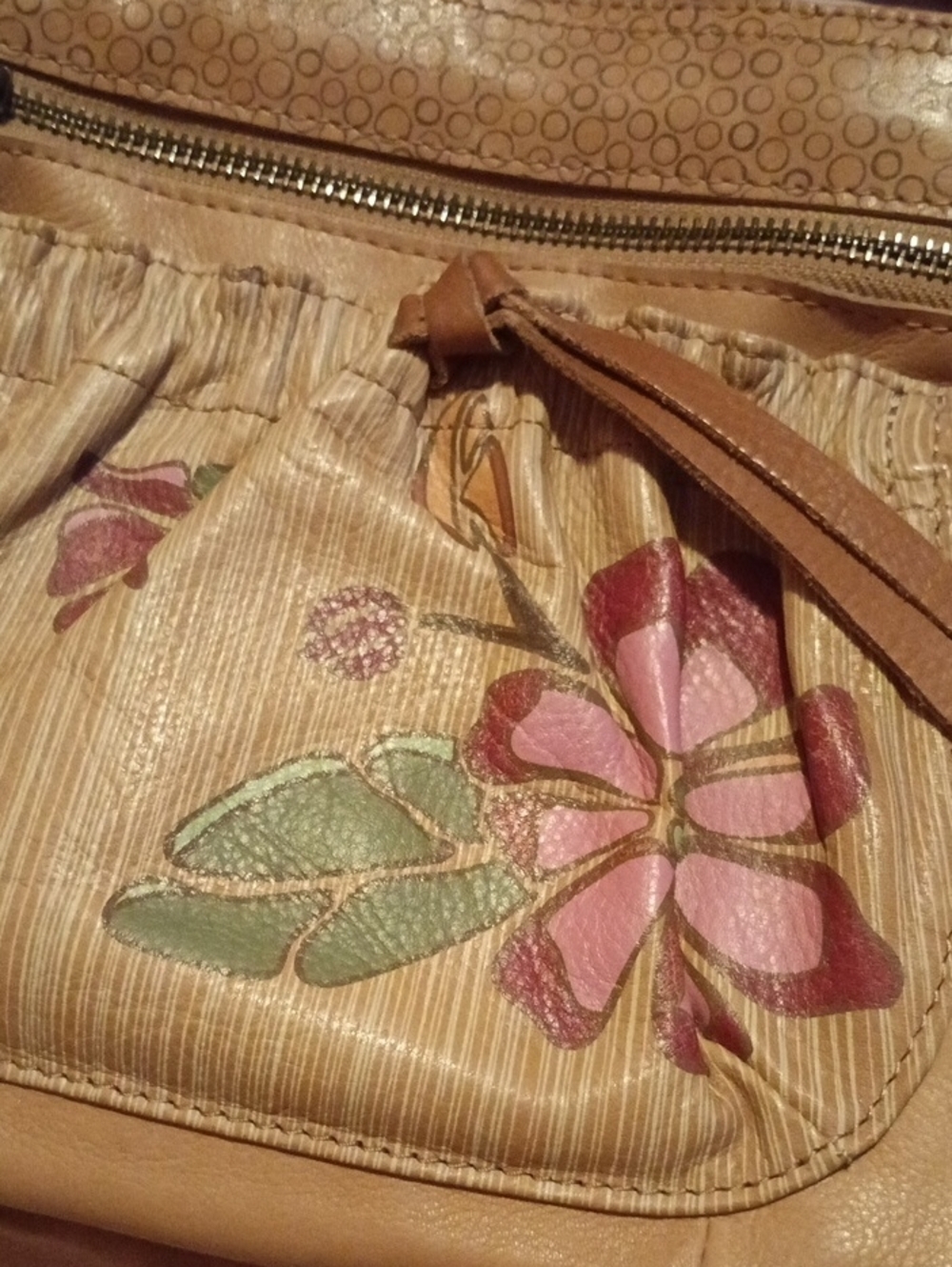 Fossil Boho Women’s Floral Accent Crossbody Bag in Tan - Picture 4 of 7